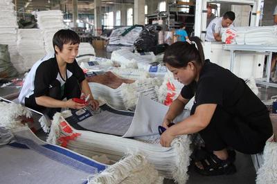 河北高阳:小毯业在创新中赢得大市场