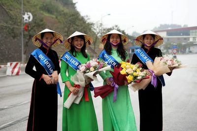 3月15日,越南举行仪式热烈欢迎中国游客 图片来源:新华社记者 胡佳丽 摄